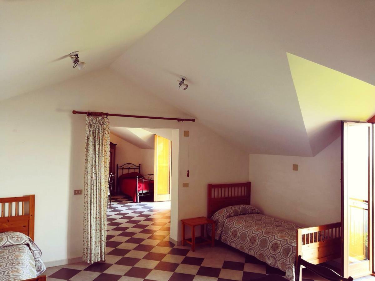 Вилла Agriturismo Il Castagno Аджерола Экстерьер фото